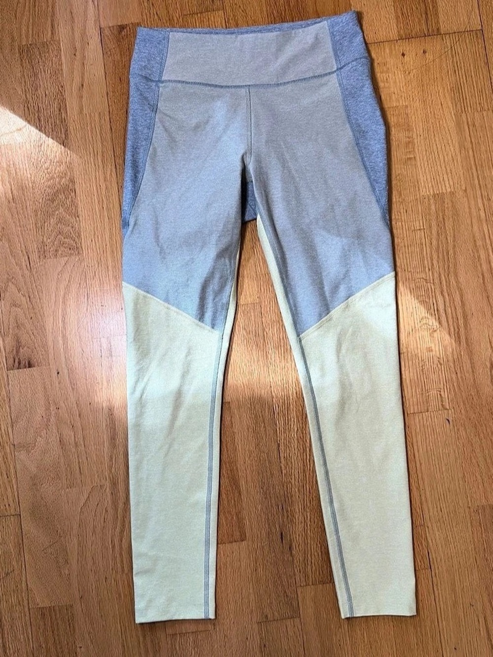 Outdoor Voices 7/8 Tri Tone Warmup Leggings Gray Yellow M Colorblock Active